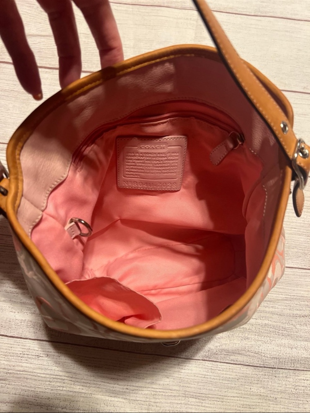 Coach hamptons Cream and Pink Signature hobo Shoulder Bag in pink optic - Picture 4 of 5